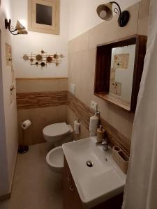 A bathroom at Cuore di Mandorla