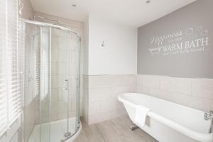 Koupelna v ubytování 5 Bedroom magnificent Georgian Townhouse- city centre