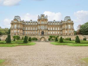 an old palace with a garden in front of it at Fellend House in Bishop Auckland