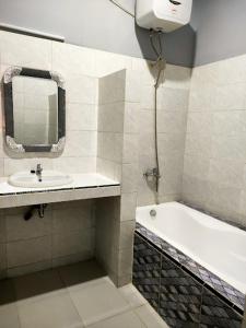 Ванная комната в Villa Rumah Kita