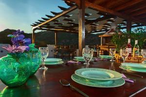 Restorāns vai citas vietas, kur ieturēt maltīti, naktsmītnē Saronic Seafront