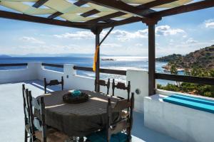 Gallery image of Saronic Seafront in Salamís +46 photos