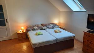 Llit o llits en una habitació de Podkroví v Jihočeském Statku