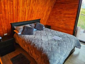 Postel nebo postele na pokoji v ubytování Glamping Hakuna Matata + 27 fotografií