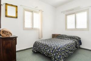 Al-Razi Residency客房内的一张或多张床位