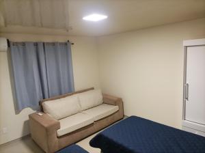a living room with a couch and a bed at Lavalleja 71 II in Mercedes