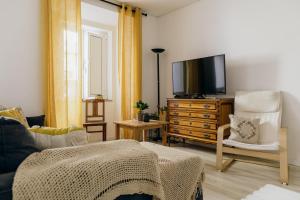 TV a/nebo společenská místnost v ubytování Casa Feijão no Centro de Setúbal
