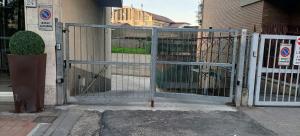 een poort voor een huis bij Camilla Florence Apartment in Florence
