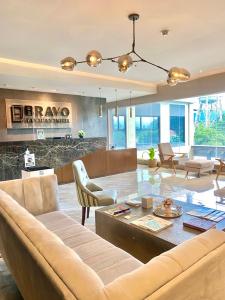 Χώρος καθιστικού στο Bravo Tanauan Hotel