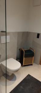 A bathroom at Appartement Waldzauber