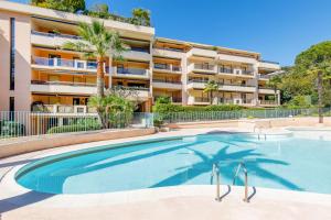 Zdjęcie z galerii obiektu Cannes Californie, Calm, AC, terrace, swimming pools, tennis w Cannes