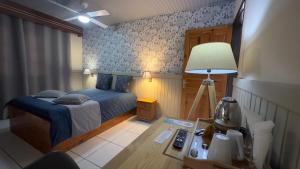 Postel nebo postele na pokoji v ubytování Auberge Desprairies