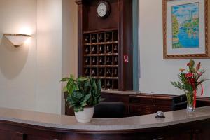 a court room with a desk with a clock on the wall at Hotel Villa Lauretta in Karlovy Vary