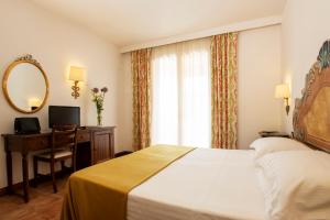 Postel nebo postele na pokoji v ubytování Fattoria La Principina Hotel & Congress
