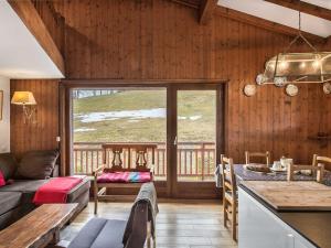 a living room with a couch and a table at Confortable 3 pièces avec animaux admis à Megève Jaillet - FR-1-453-38 in Megève +4 photos