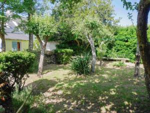 Φωτογραφία από το άλμπουμ του Maison 2 ch. à Locmaria, 800m de la plage, jardin clos, animaux OK, équipements complets - FR-1-418-158 σε Locmaria