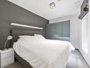 เตียงในห้องที่ Appartment 2 bedrooms at Zenith 0105 on floor 1