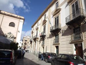 The surrounding neighborhood or a neighborhood close to a panziókat