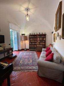 a living room with a couch with red pillows at Bed & Breakfast Scià Dina in Toirano