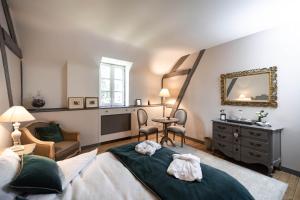 Postel nebo postele na pokoji v ubytování Clos Saint Sulpice