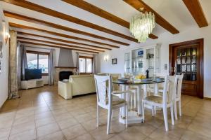 a kitchen and living room with a table and chairs at Villas Guzman - Matisse in Moraira