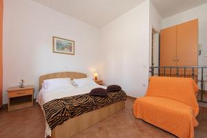 Postel nebo postele na pokoji v ubytování Studio apartment in Tucepi with air conditioning, WiFi, washing machine 202-1
