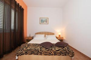 Postel nebo postele na pokoji v ubytování Studio apartment in Tucepi with air conditioning, WiFi, washing machine 202-1