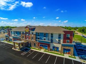 a view of a hotel with a parking lot at My Place Hotel-Aberdeen, SD in Aberdeen