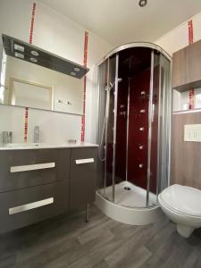 Kúpeľňa v ubytovaní 2 pièces quartier belle époque