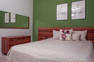 Ένα ή περισσότερα κρεβάτια σε δωμάτιο στο Утро без Аларма, Смолянски езера. Alarm free Morning Smolyan lakes
