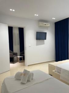 Televisyen dan/atau pusat hiburan di Qeparo Napolon Complex