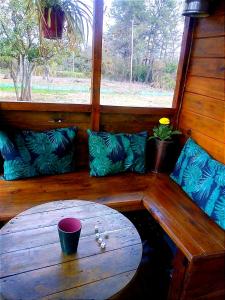 a wooden room with a table and a window at Krasia May in Tigre