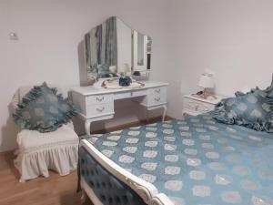 Ein Bett oder Betten in einem Zimmer der Unterkunft BELA VILA MIJALKOV