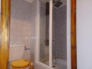 Kúpeľňa v ubytovaní Studio Brides-les-Bains, 1 pièce, 4 personnes - FR-1-512-121