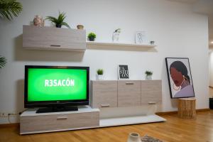 TV a/nebo společenská místnost v ubytování FondeRiviere