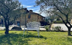 A garden outside La Sosta in Toscana