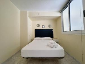 Posteľ alebo postele v izbe v ubytovaní MAGNIFICENT MEDITERRANEO APARTMENT