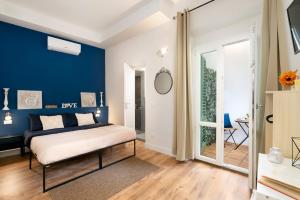a bedroom with a blue accent wall at Affittacamere Z&I in Florence