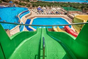 Bazén v ubytovaní Elounda Residence Resort & Waterpark alebo v jeho blízkosti