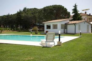 Bazén v ubytování Agriturismo San Giuseppe nebo v jeho okolí
