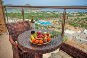 Nápoje v ubytovaní Elounda Residence Resort & Waterpark