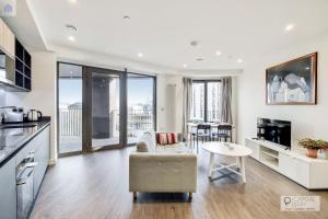 אזור ישיבה ב-Deluxe One Bed Apartment by London ExCeL