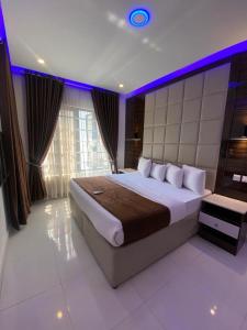a bedroom with a large bed with a purple lighting at 2-Bedroom Apartment in Ikoyi in Lagos