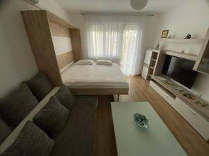 Llit o llits en una habitació de Apartman Yellow - SELF CHECK IN