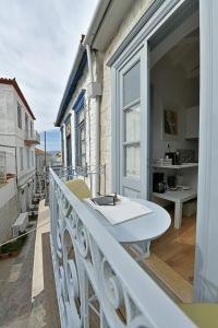 a balcony with a white sink on a building at Centrál in Hydra
