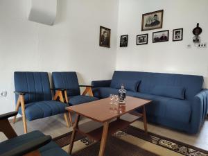 Posezení v ubytování Kuća u selu sa bilijar salom za aktivan odmor
