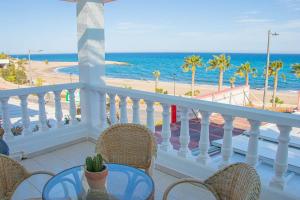 a balcony with a table and chairs and the ocean at La Esperanza Beach- Zona Pubs y Restaurantes in Mojácar
