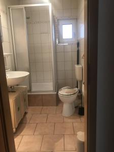 Koupelna v ubytování Gemütliche Ferienwohnung am Südperd in Thiessow