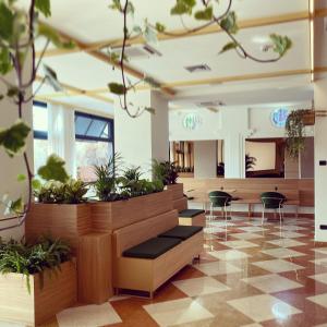 a lobby with a waiting area with plants at Hotel Villa Letizia in Bardolino