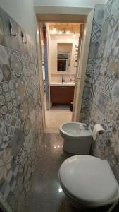 a bathroom with a toilet and a sink at LaVí - Splendido appartamento sul mare in Nardò +24 photos